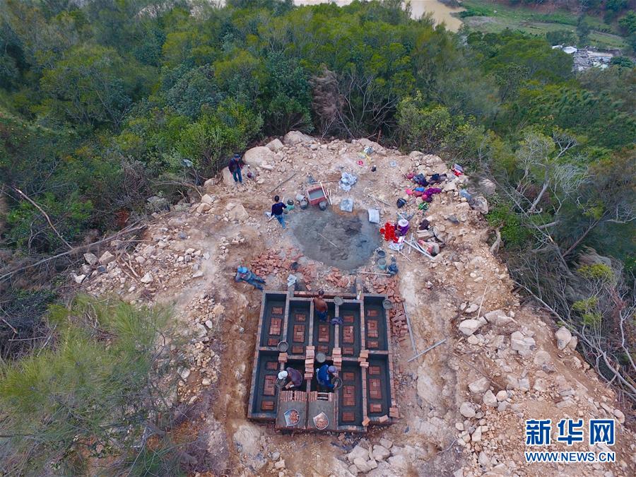 （新華視點(diǎn)·圖文互動）（2）福州沿海：密林深處、水庫旁邊，大片豪華活人墓偷偷建造……