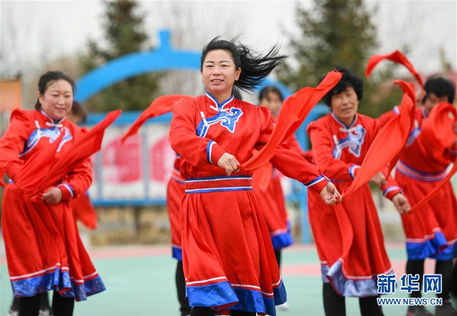 （壯麗70年·奮斗新時(shí)代·圖文互動）（1）情同一家，守望相助，共奔小康——內(nèi)蒙古興安盟巴彥敖包嘎查民族團(tuán)結(jié)見聞