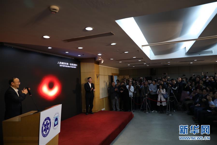 （新華全媒頭條·壯麗70年 奮斗新時代——推動高質量發(fā)展調研行·圖文互動）（11）百尺竿頭再登攀——高質量發(fā)展的“上海答卷”