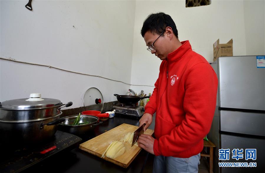 （愛國情 奮斗者·圖文互動）（4） “解民生之多艱，育天下之英才”——中國農(nóng)大師生扎根田野書寫奉獻之歌
