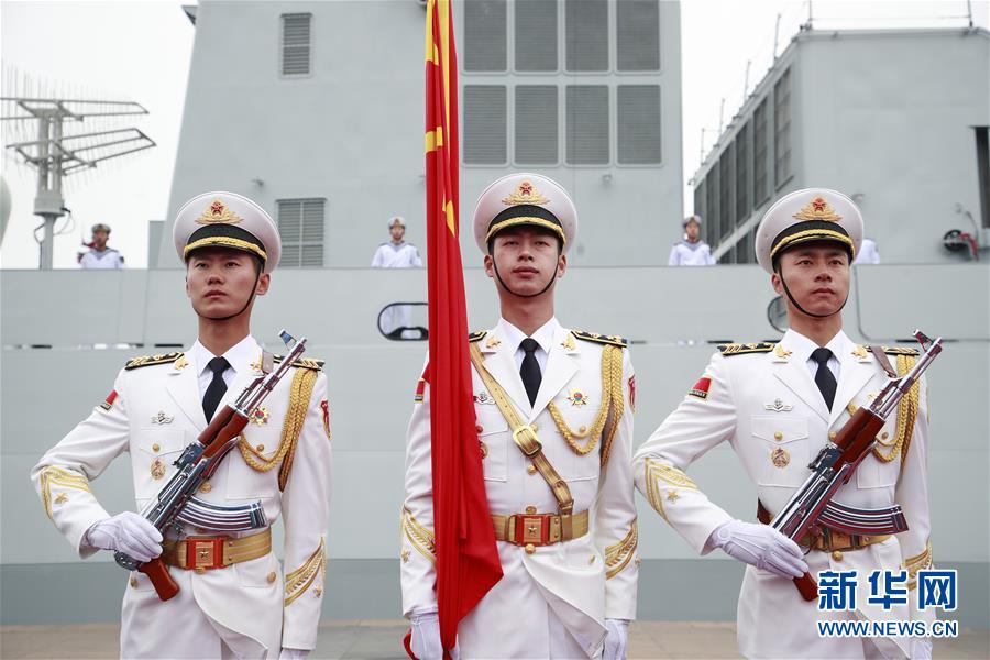 （新華全媒頭條·人民海軍70年·圖文互動）（1）奏響新時(shí)代海上和平樂章——人民海軍成立70周年海上閱兵活動紀(jì)實(shí)