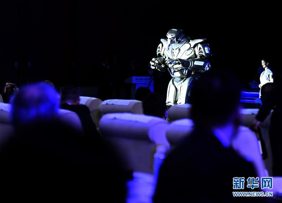 （新華全媒頭條·圖文互動）（1）擁抱智能新時(shí)代：世界智能大會釋放了哪些新信號？
