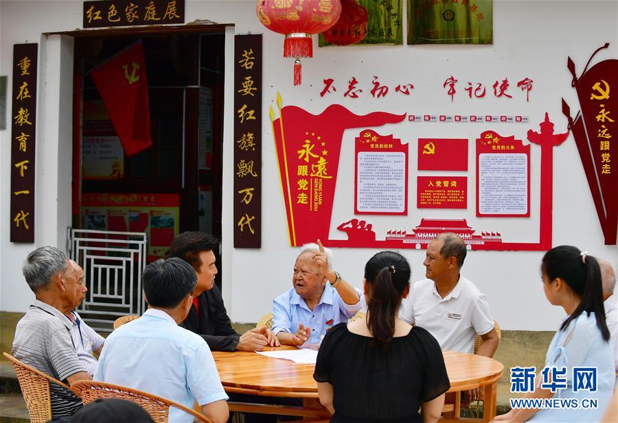 （新華全媒頭條·不忘初心、牢記使命——記者再走長(zhǎng)征路·圖文互動(dòng)）（8）風(fēng)展紅旗如畫(huà)——來(lái)自長(zhǎng)征出發(fā)地長(zhǎng)汀、寧化的紅色信仰報(bào)告 