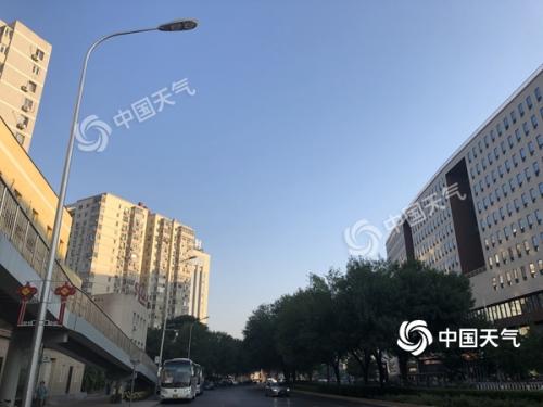 今晨北京天氣晴朗，陽光明媚。（圖/王曉）
