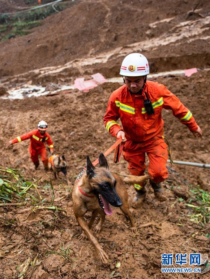 （新華全媒頭條&middot;圖文互動(dòng)）（4）有一絲希望，就盡百倍努力&mdash;&mdash;貴州水城&ldquo;7&middot;23&rdquo;特大山體滑坡72小時(shí)救援紀(jì)實(shí)