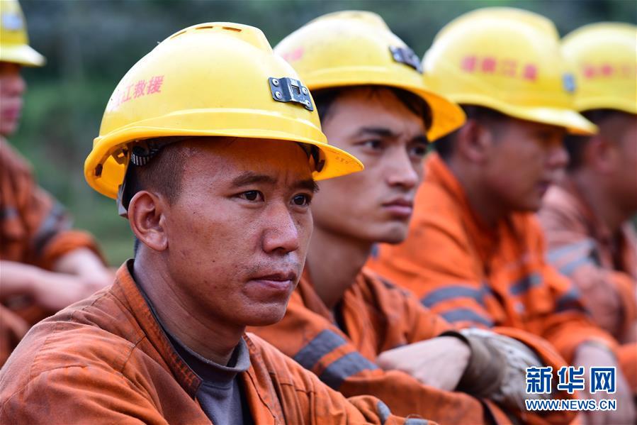 （新華全媒頭條&middot;圖文互動(dòng)）（8）有一絲希望，就盡百倍努力&mdash;&mdash;貴州水城&ldquo;7&middot;23&rdquo;特大山體滑坡72小時(shí)救援紀(jì)實(shí)