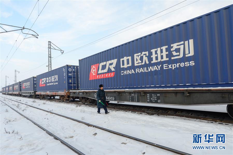 （壯麗70年&middot;奮斗新時(shí)代&mdash;&mdash;共和國(guó)發(fā)展成就巡禮&middot;圖文互動(dòng)）（12）旭日映天山　邊疆展新顏&mdash;&mdash;新中國(guó)成立70年新疆改革發(fā)展巡禮