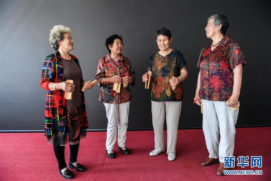 （在習(xí)近平新時(shí)代中國特色社會主義思想指引下——新時(shí)代新作為新篇章·總書記關(guān)心的百姓身邊事·圖文互動(dòng)）（7）棚改的溫暖：1億多人“出棚進(jìn)樓”