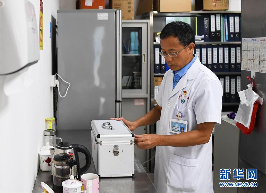 （新華全媒頭條&middot;圖文互動(dòng)）（1）伶仃洋邊&ldquo;守門(mén)&rdquo;人&mdash;&mdash;記堅(jiān)守海島32年的黨員醫(yī)生王桂湘