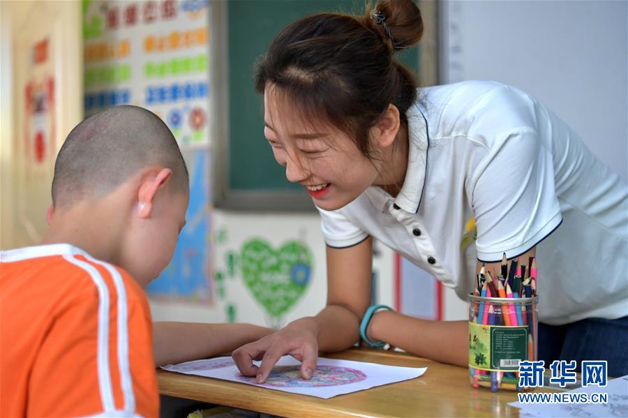 （在習(xí)近平新時(shí)代中國特色社會(huì)主義思想指引下——新時(shí)代新作為新篇章·總書記關(guān)心的百姓身邊事·圖文互動(dòng)）（4）特別的愛，給特別的你——特殊教育的別樣風(fēng)景