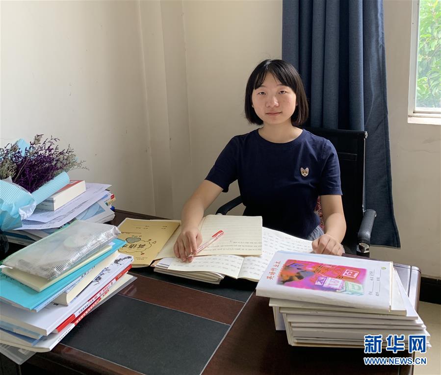（在習(xí)近平新時(shí)代中國特色社會(huì)主義思想指引下——新時(shí)代新作為新篇章·總書記關(guān)心的百姓身邊事·圖文互動(dòng))（2）“我走進(jìn)大山，是為了讓你走出大山”——大學(xué)生支教故事