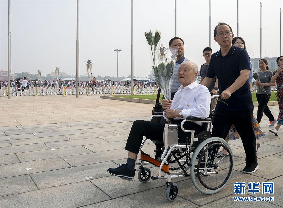 （壯麗70年·奮斗新時(shí)代——共和國(guó)榮光）（2）張富清：緊跟黨走，做黨的好戰(zhàn)士