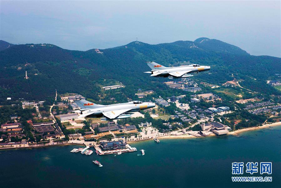（新華全媒頭條·人民空軍70年·圖文互動(dòng)）（11）陽(yáng)光照耀奮飛的航程——黨中央、中央軍委和習(xí)主席關(guān)心人民空軍建設(shè)發(fā)展紀(jì)實(shí)
