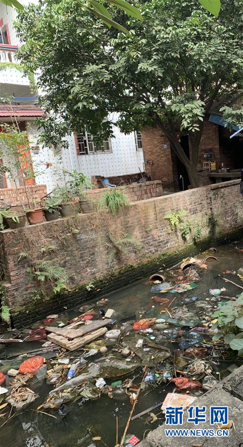 （圖文互動(dòng)）（2）河長(zhǎng)職責(zé)寫得明明白白，條條舉措無一落實(shí)&mdash;&mdash;國(guó)務(wù)院檢查組暗訪核查佛山一農(nóng)村河涌黑臭十余年無人管理