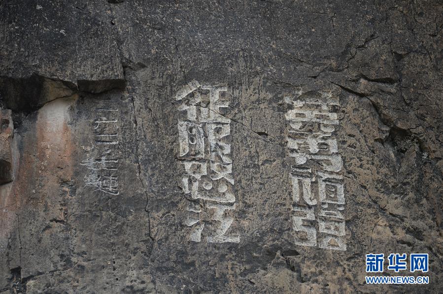 （新華全媒頭條·圖文互動）（7）格?；ㄩ_滿天路——寫在川藏公路通車65周年之際