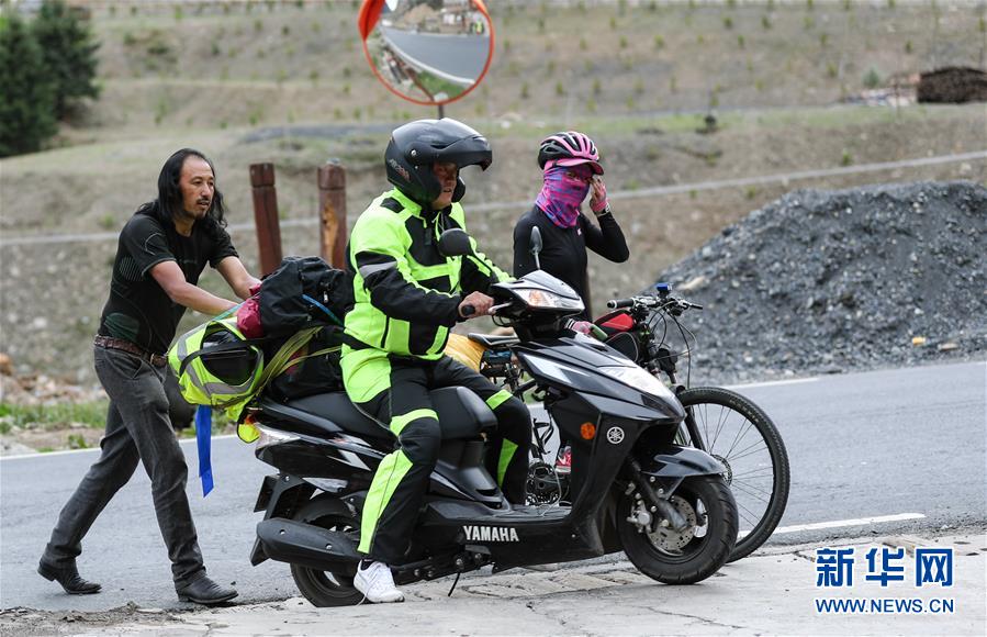（新華全媒頭條·圖文互動）（10）格?；ㄩ_滿天路——寫在川藏公路通車65周年之際