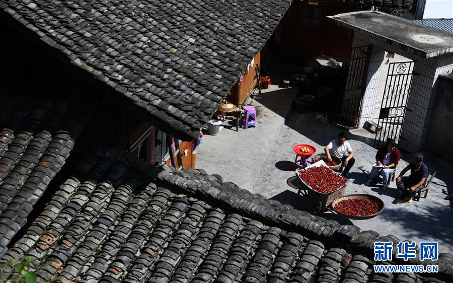 （新華全媒頭條·圖文互動）（3）干部去哪兒了？——貴州干部大規(guī)模下沉脫貧攻堅一線紀實