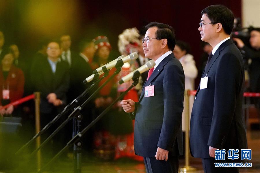 （兩會(huì)·面對面）（14）全國人大代表接受采訪