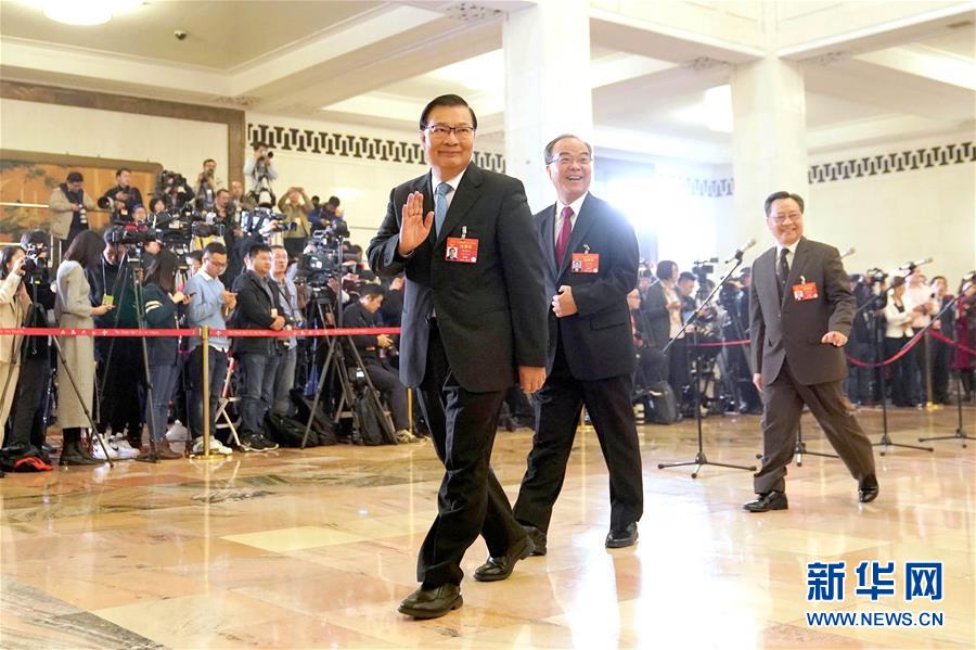 （兩會(huì)·面對(duì)面）（16）全國人大代表接受采訪