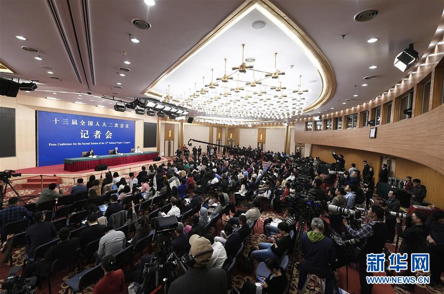 （兩會）（4）國務院扶貧辦主任劉永富就“攻堅克難——堅決打贏脫貧攻堅戰(zhàn)”答記者問