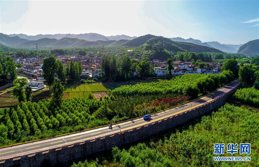 （新華全媒頭條·圖文互動(dòng)）（6）上下同心再出發(fā)——習(xí)近平總書(shū)記同出席2019年全國(guó)兩會(huì)人大代表、政協(xié)委員共商國(guó)是紀(jì)實(shí)