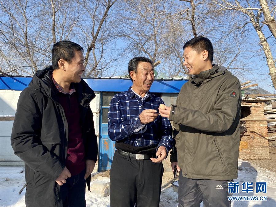 （在習近平新時代中國特色社會主義思想指引下——新時代新作為新篇章·總書記關切脫貧事·決勝貧困·圖文互動）（1）讓一方水土“富養(yǎng)”一方人——扶貧特色產(chǎn)業(yè)惠及千家萬戶