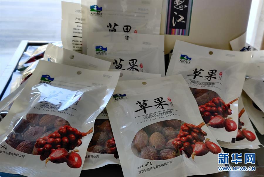 （在習近平新時代中國特色社會主義思想指引下——新時代新作為新篇章·總書記關切脫貧事·決勝貧困·圖文互動）（3）讓一方水土“富養(yǎng)”一方人——扶貧特色產(chǎn)業(yè)惠及千家萬戶