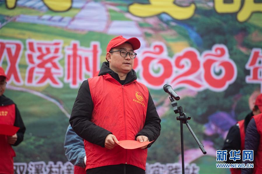（新春走基層·圖文互動）（1）村晚“說唱”唱什么？