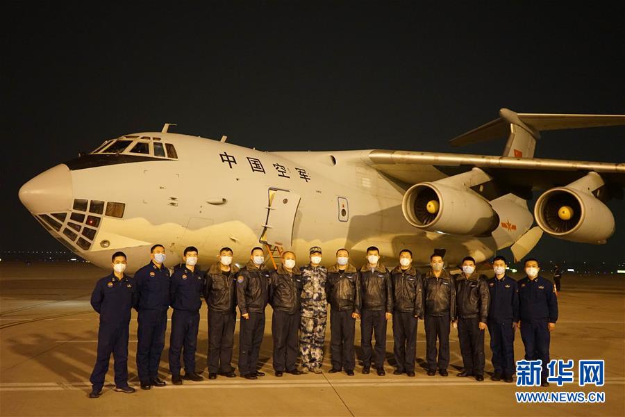 （新型肺炎疫情防控·圖文互動）（2）除夕夜，他們這樣出征——空軍軍醫(yī)大學(xué)醫(yī)療隊出征武漢疫區(qū)見聞