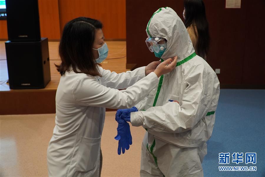 （聚焦疫情防控&middot;圖文互動）（3）無法握手，但始終并肩