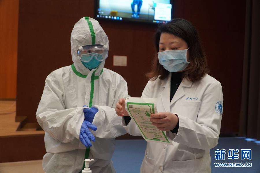 （聚焦疫情防控&middot;圖文互動）（4）無法握手，但始終并肩