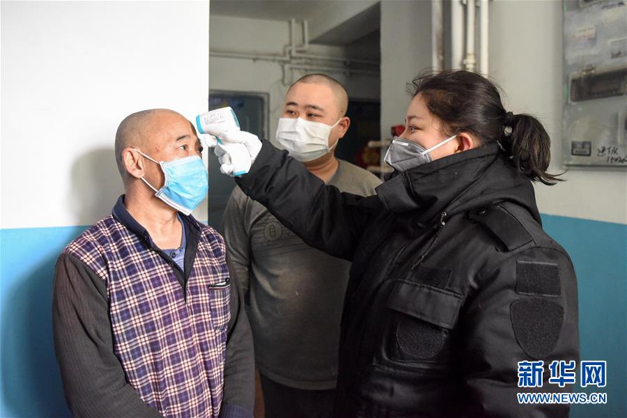 （聚焦疫情防控·圖文互動）（4）“我們多跑跑，居民更安全”——直擊新疆基層社區(qū)疫情防控