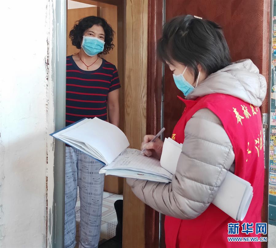 （聚焦疫情防控·圖文互動(dòng)）“標(biāo)兵舉黨旗，跟我一起上”——吉林“小巷總理”戰(zhàn)“疫”記