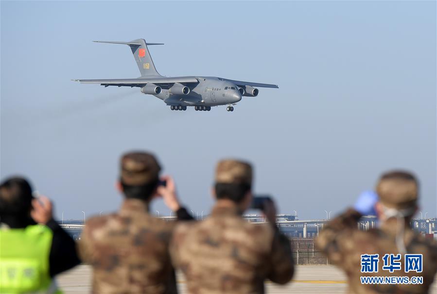 （聚焦疫情防控·圖文互動）（2）空軍第四次向武漢大規(guī)?？者\醫(yī)療隊員和物資