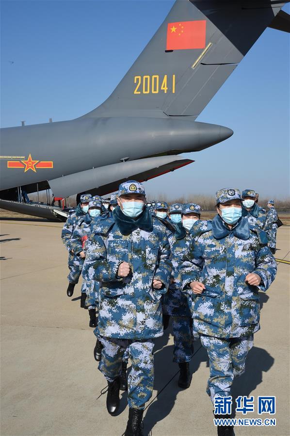 （聚焦疫情防控·圖文互動）（14）空軍第四次向武漢大規(guī)?？者\醫(yī)療隊員和物資