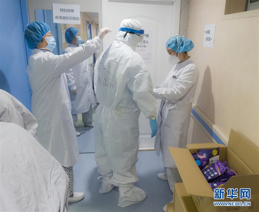 （新華全媒頭條·圖文互動(dòng)）（4）“與國(guó)家同舟，與人民共濟(jì)”——新冠肺炎重癥救治同濟(jì)醫(yī)院戰(zhàn)“疫”直擊