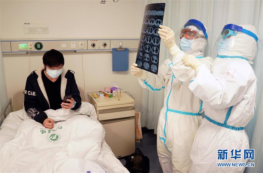 （新華全媒頭條·圖文互動(dòng)）（7）“與國(guó)家同舟，與人民共濟(jì)”——新冠肺炎重癥救治同濟(jì)醫(yī)院戰(zhàn)“疫”直擊