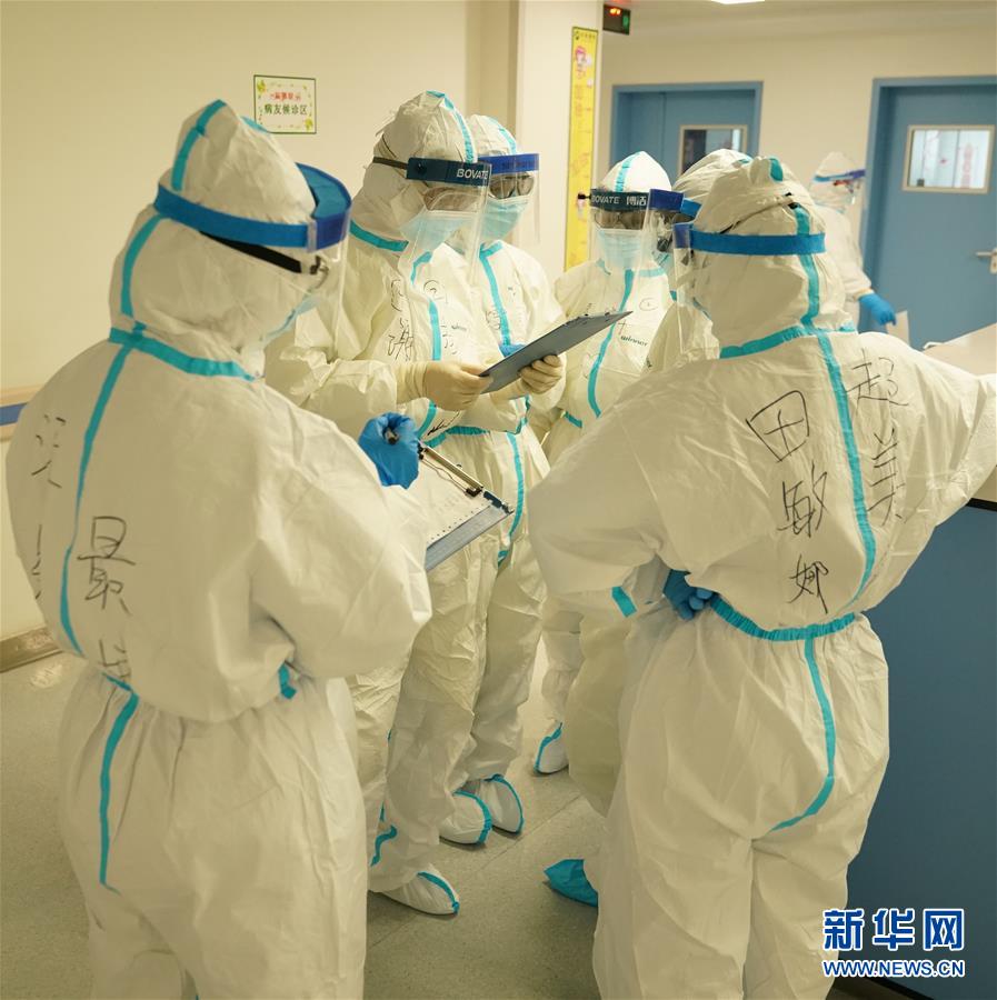 （新華全媒頭條·圖文互動(dòng)）（8）“與國(guó)家同舟，與人民共濟(jì)”——新冠肺炎重癥救治同濟(jì)醫(yī)院戰(zhàn)“疫”直擊