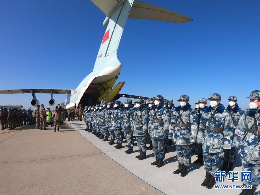 （一線抗疫群英譜·圖文互動）（3）起飛，在人民最需要的時刻——中部戰(zhàn)區(qū)空軍航空兵某團支援湖北抗“疫”空運記事