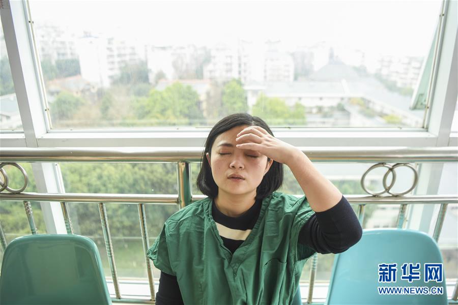 （一線抗疫群英譜·圖文互動）（8）“我已躬身入局，勢要共渡難關!”——戰(zhàn)“疫”一線醫(yī)生黃霞