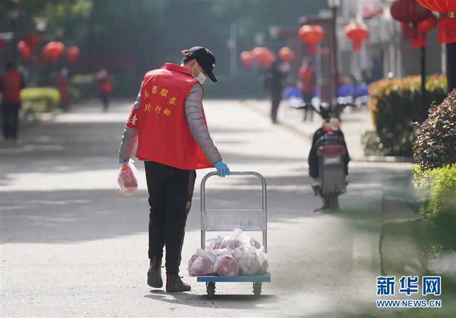 （新華全媒頭條·圖文互動）（11）一鼓作氣，不勝不休！——寫在疫情防控阻擊戰(zhàn)的關(guān)鍵時刻