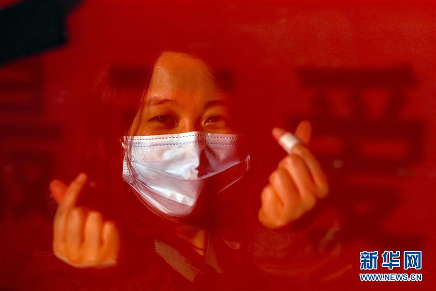 （新華全媒頭條·圖文互動）（5）最美逆行者，武漢永遠記得你！——首批援鄂醫(yī)療隊返程紀實