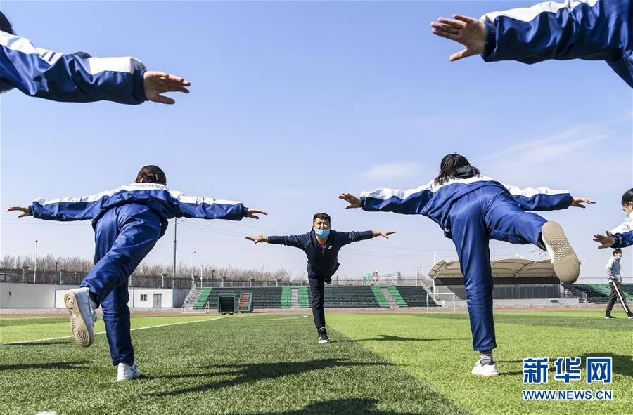 （圖文互動(dòng)）（8）“早”安同學(xué)，“早”安老師！——新疆初高中畢業(yè)班復(fù)課一周回訪見(jiàn)聞
