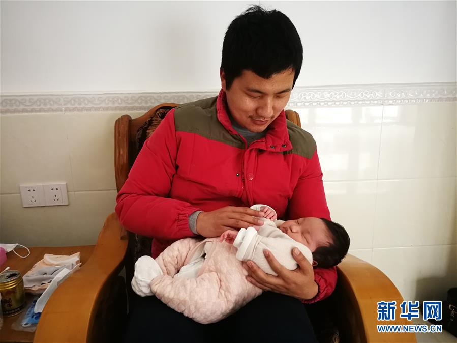 （一線抗疫群英譜·圖文互動）（7）羅文浩：“女兒，你的名字里有溫暖，有榮光！”