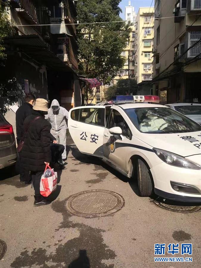 （習(xí)近平致敬的戰(zhàn)“疫”英雄·公安干警篇·圖文互動）（5）他們，抗疫一線鑄警魂