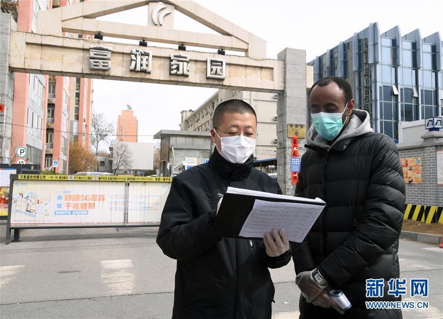 （習(xí)近平致敬的戰(zhàn)“疫”英雄·志愿者篇·圖文互動）（10）他們，微光成炬照征程