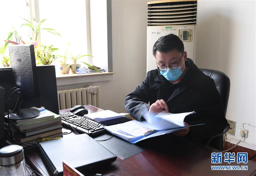 （一線抗疫群英譜&middot;圖文互動(dòng)）（2）&ldquo;再年輕，也要學(xué)做頂梁柱&rdquo;&mdash;&mdash;記&ldquo;95后&rdquo;干警李文超