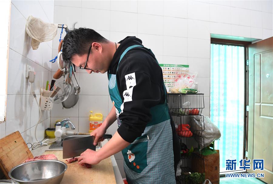 （一線抗疫群英譜&middot;圖文互動(dòng)）（4）&ldquo;再年輕，也要學(xué)做頂梁柱&rdquo;&mdash;&mdash;記&ldquo;95后&rdquo;干警李文超