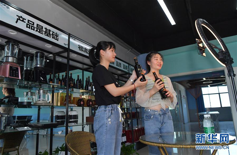 （新華全媒頭條&middot;圖文互動）（6）人氣回暖 消費(fèi)復(fù)蘇 健康出行&mdash;&mdash;加長版&ldquo;五一&rdquo;假期觀察 