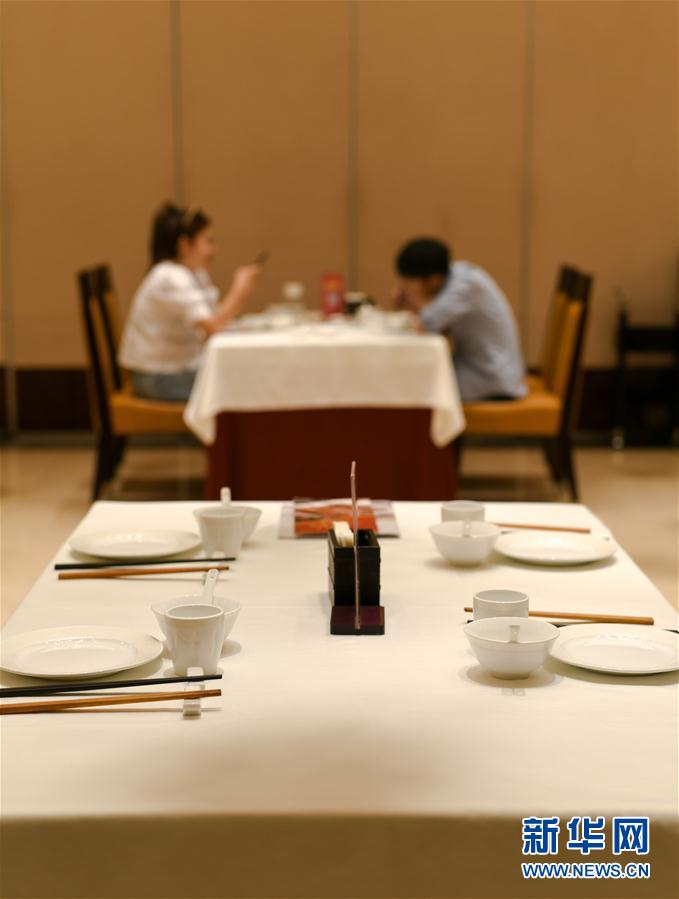 （新華全媒頭條&middot;圖文互動）（9）人氣回暖 消費(fèi)復(fù)蘇 健康出行&mdash;&mdash;加長版&ldquo;五一&rdquo;假期觀察 